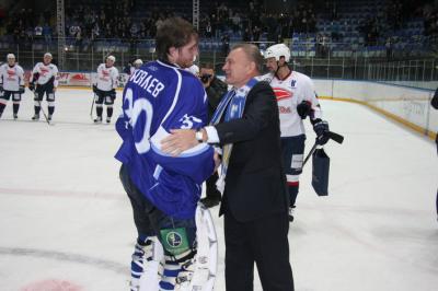 Лучшим игрокам матча ХК «Рязань»-«Сокол» вручены награды правительства области